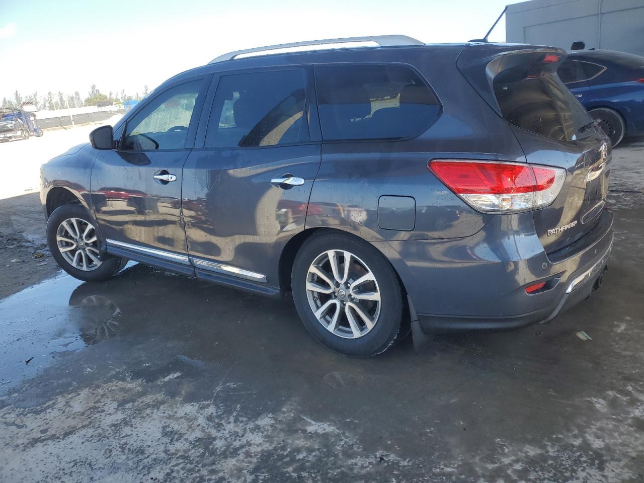 2013 Nissan Pathfinder - Image 2