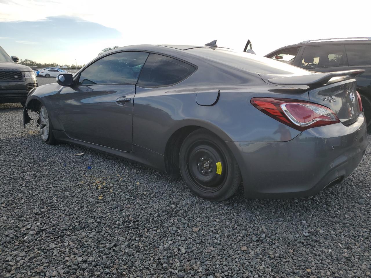 2015 Hyundai Genesis - Image 2