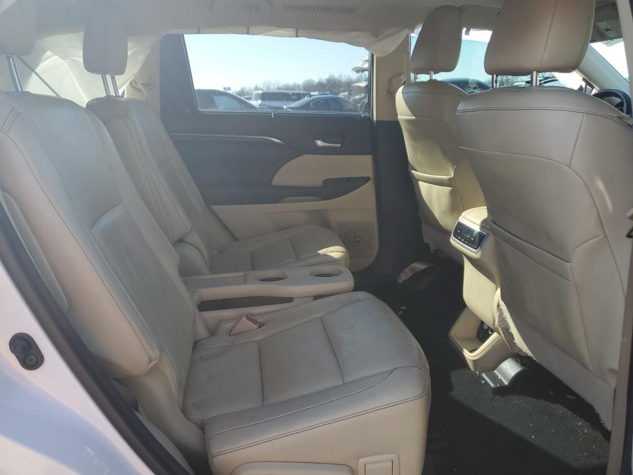 2014 Toyota Highlander - Image 12