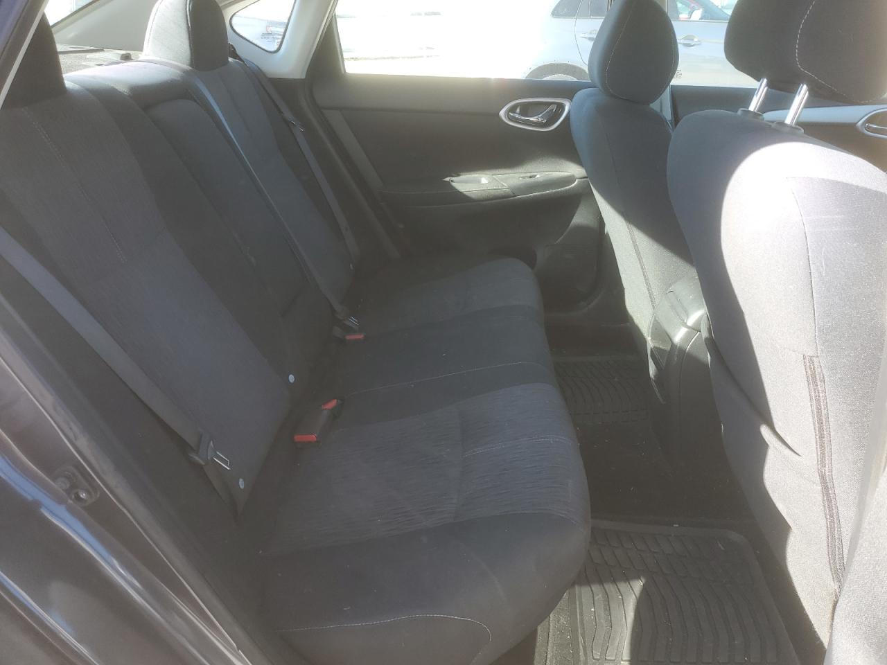 2015 Nissan Sentra - Image 10