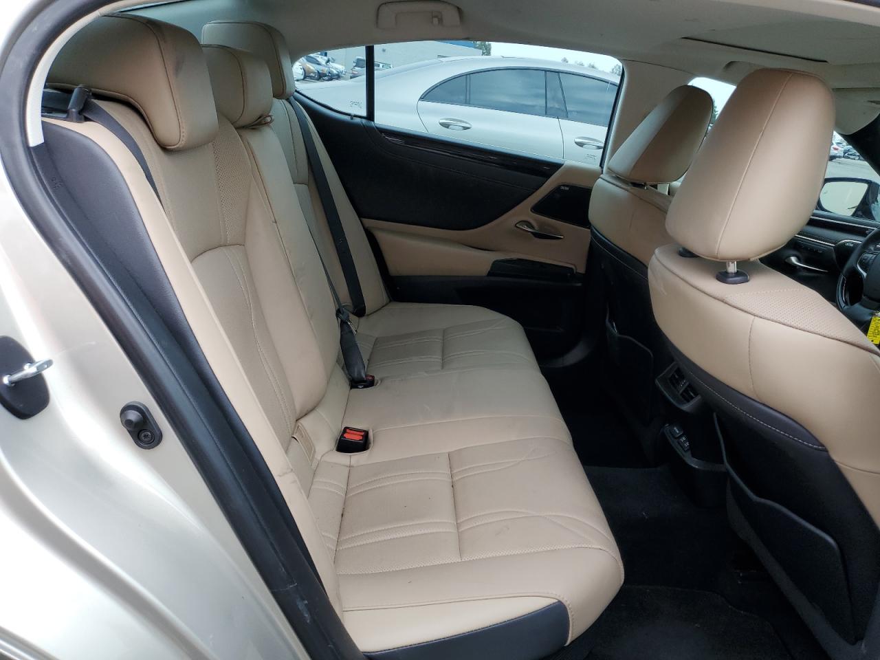 2021 Lexus ES - Image 10