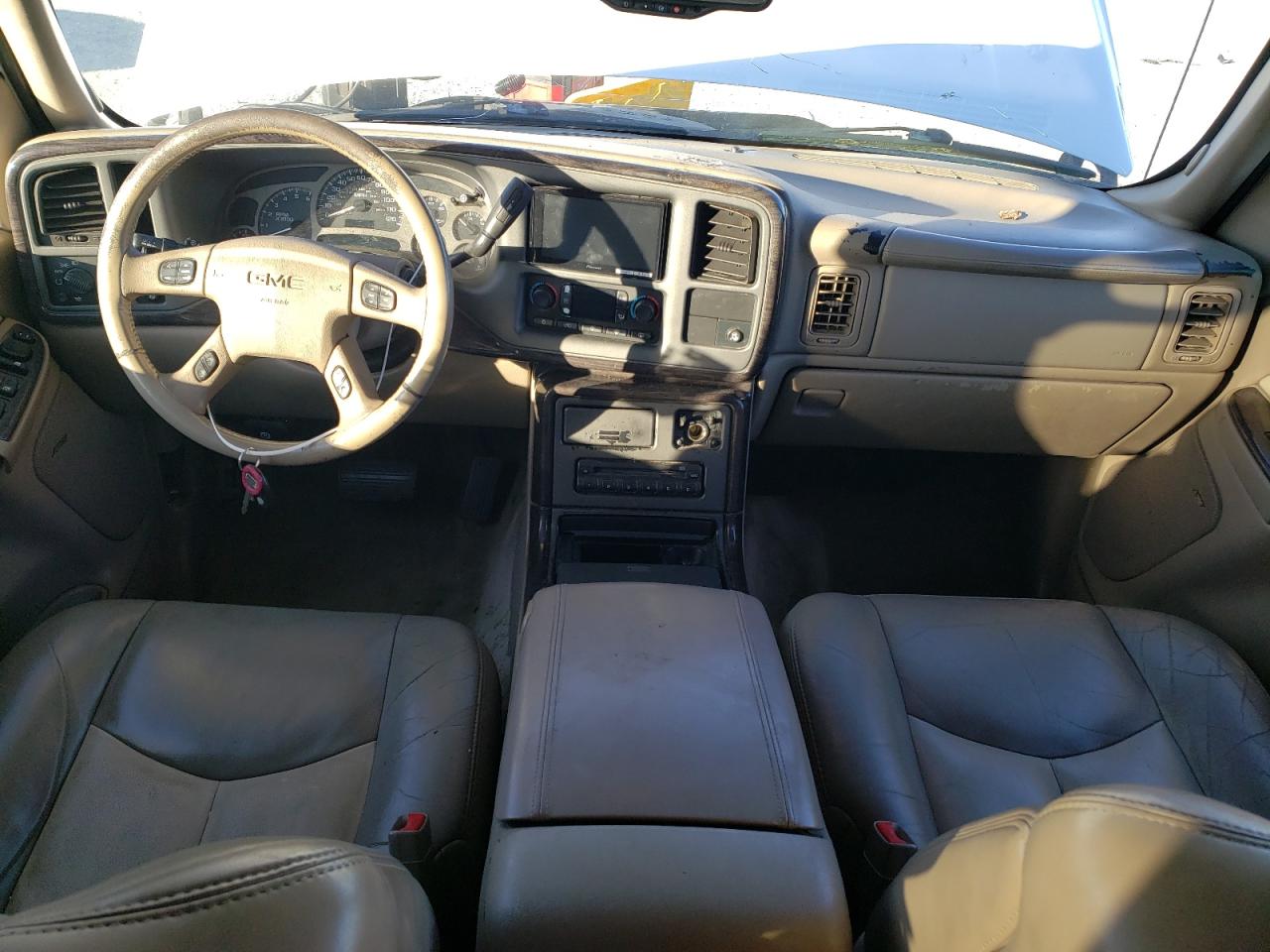 2004 GMC Yukon - Image 8