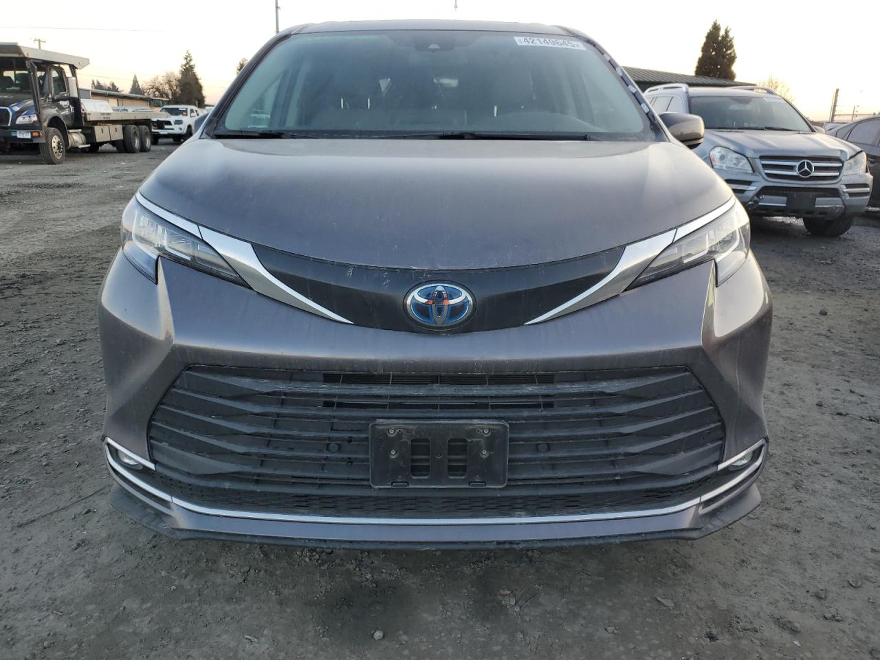 2023 Toyota Sienna - Image 5