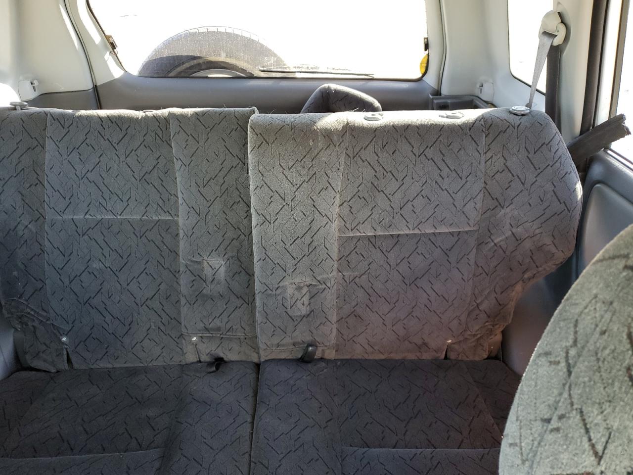 2004 Chevrolet Tracker - Image 10