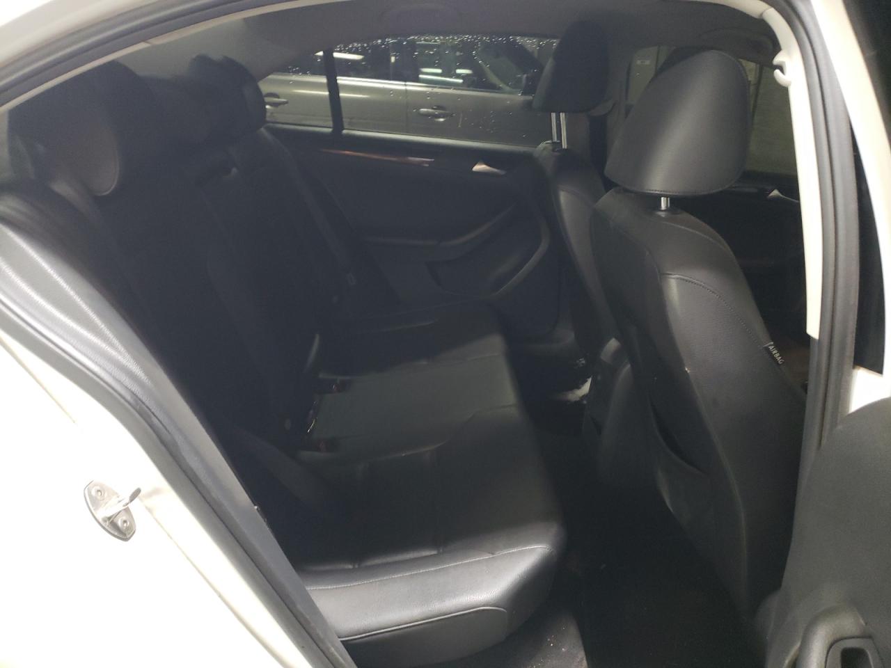 2016 Volkswagen Jetta - Image 10