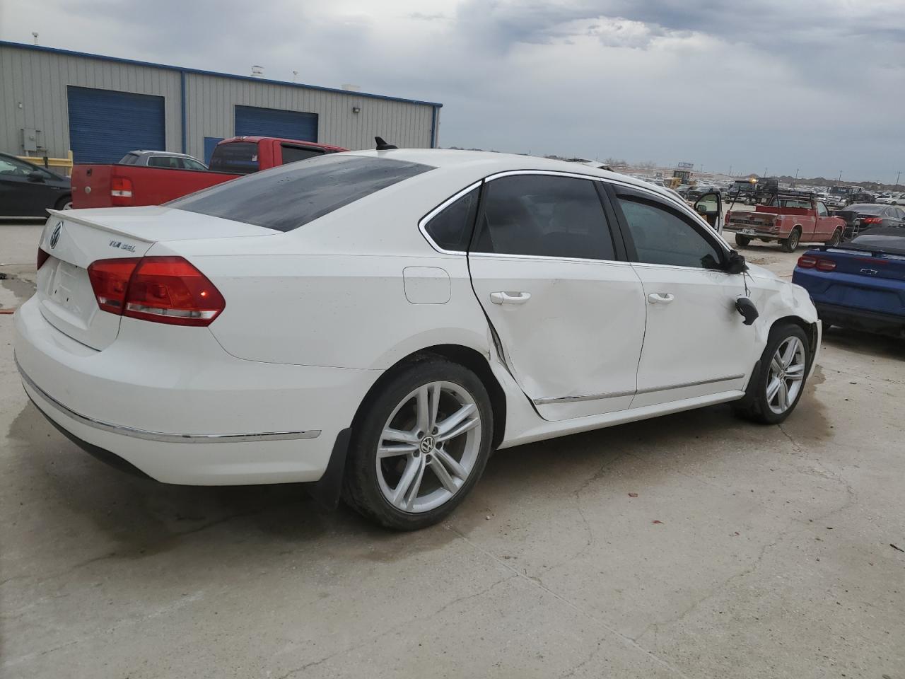 VIN 1VWCV7A38FC073122 2015 VOLKSWAGEN PASSAT no.3