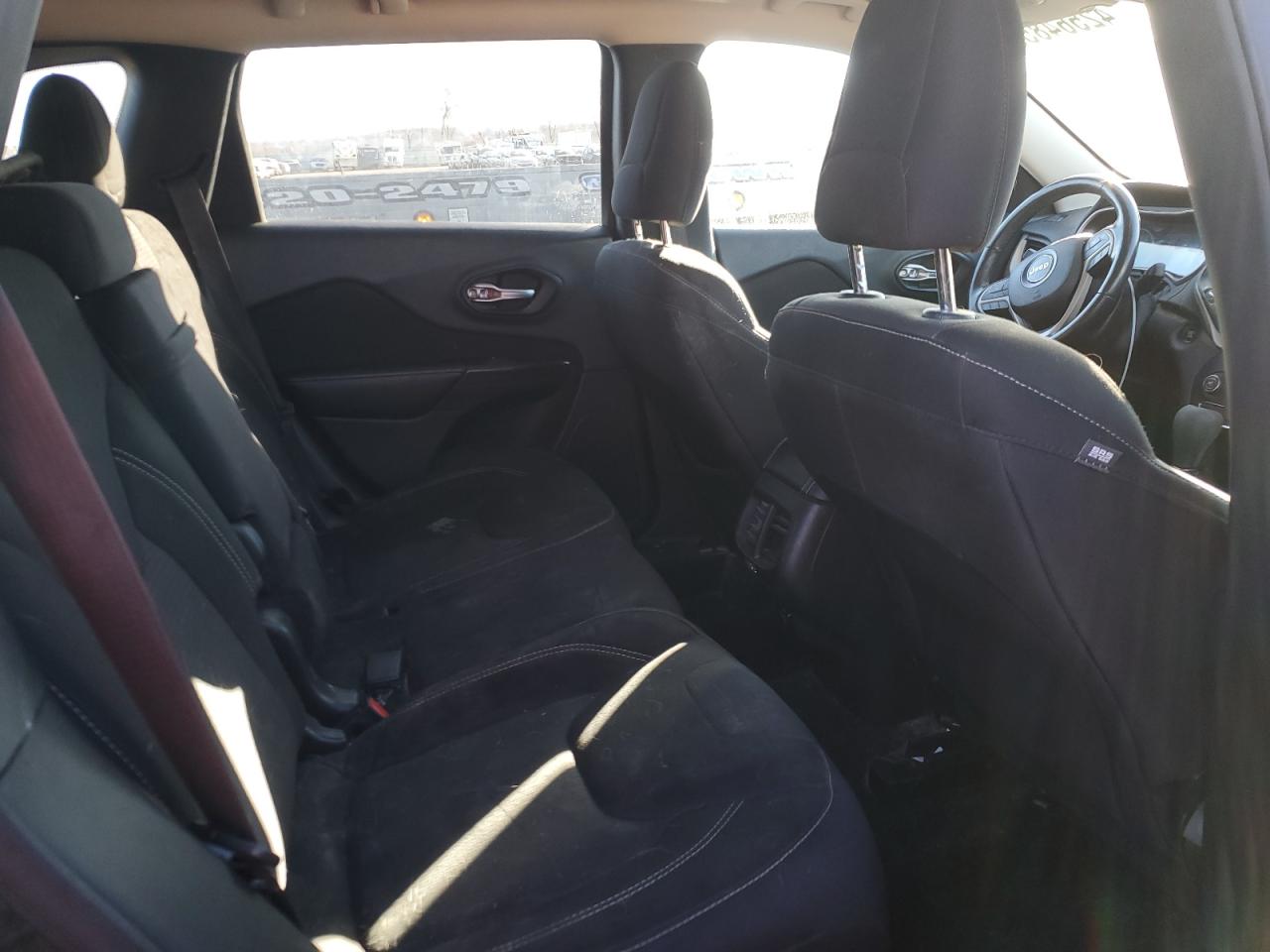 2015 Jeep Grand Cherokee - Image 11