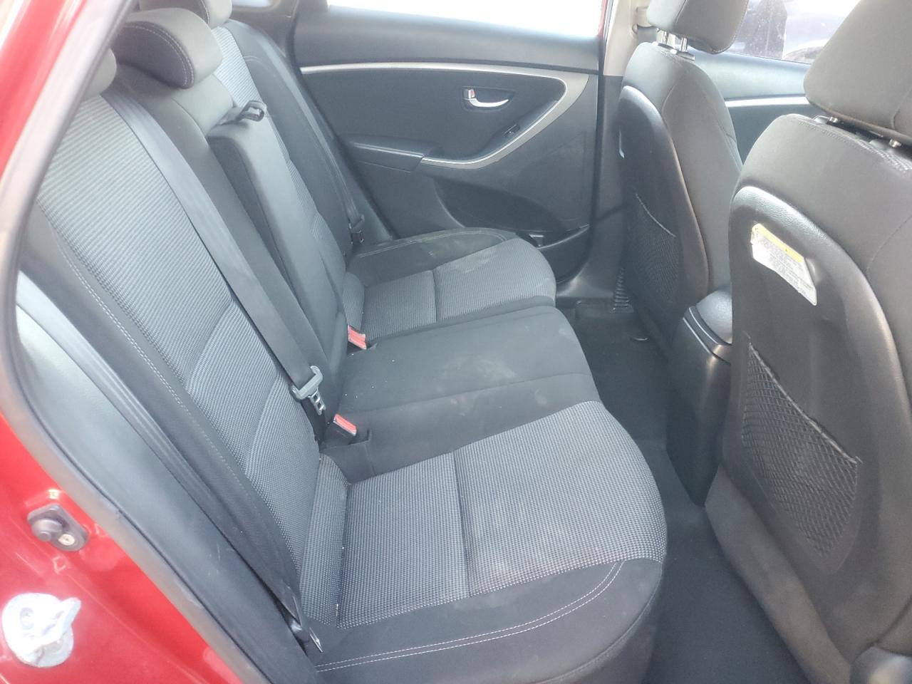 2016 Hyundai Elantra - Image 10
