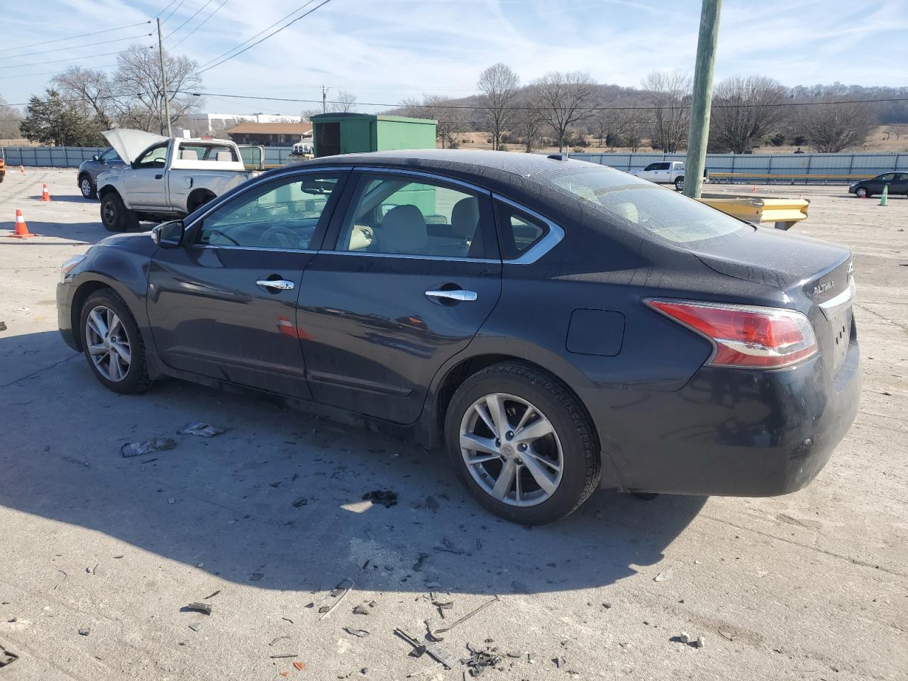 2015 Nissan Altima - Image 2