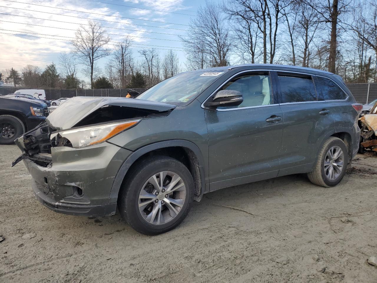 2015 Toyota Highlander - Image 1