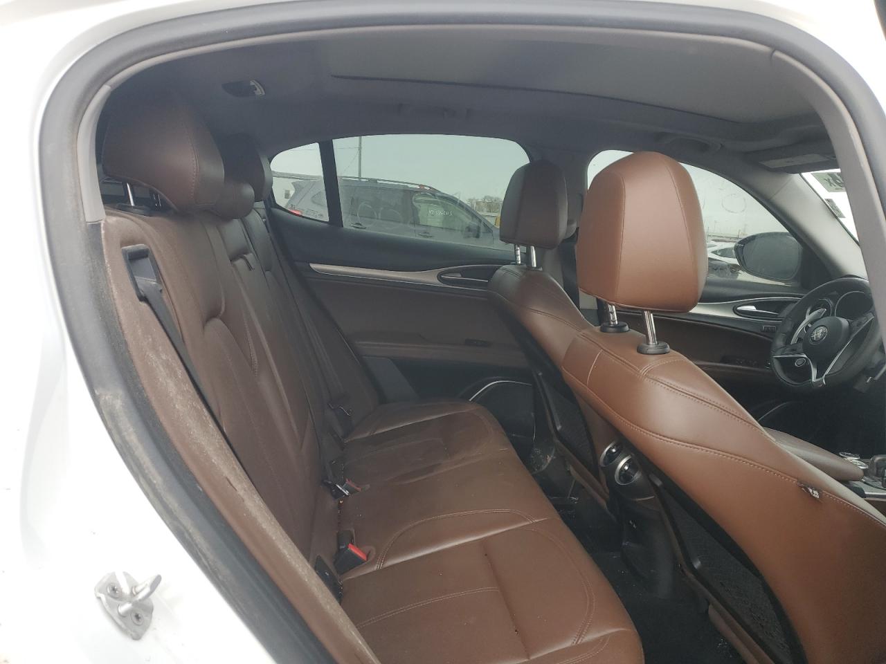 2018 Alfa Romeo Stelvio - Image 11