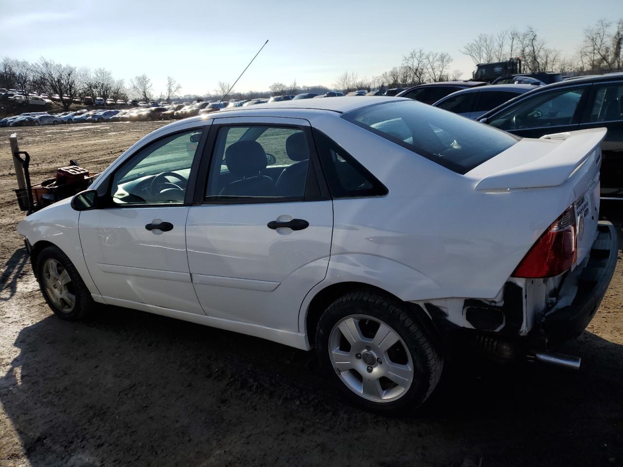 2007 Ford Focus - Image 2