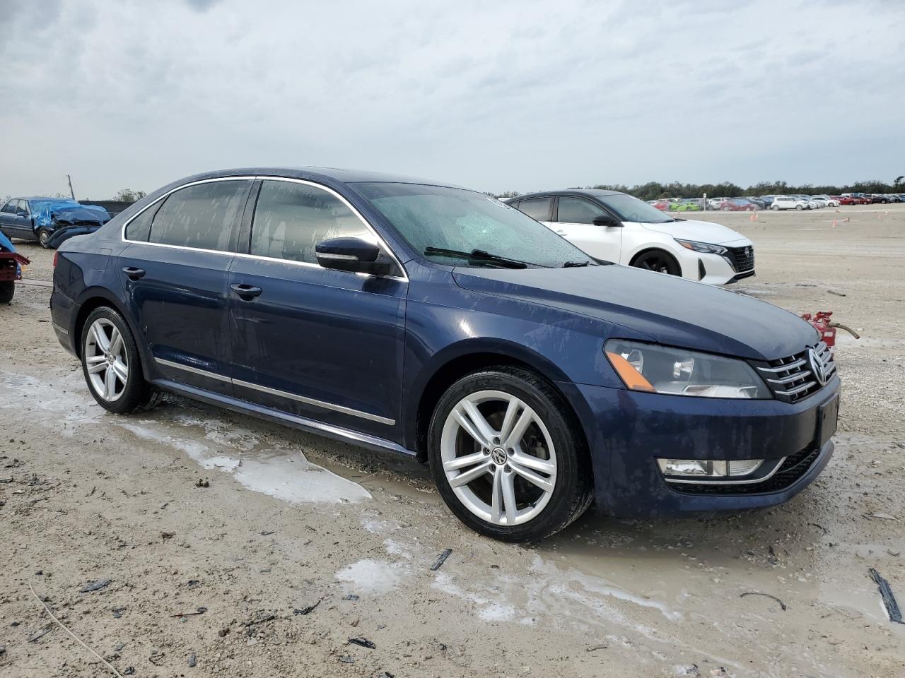 2014 Volkswagen Passat - Image 4