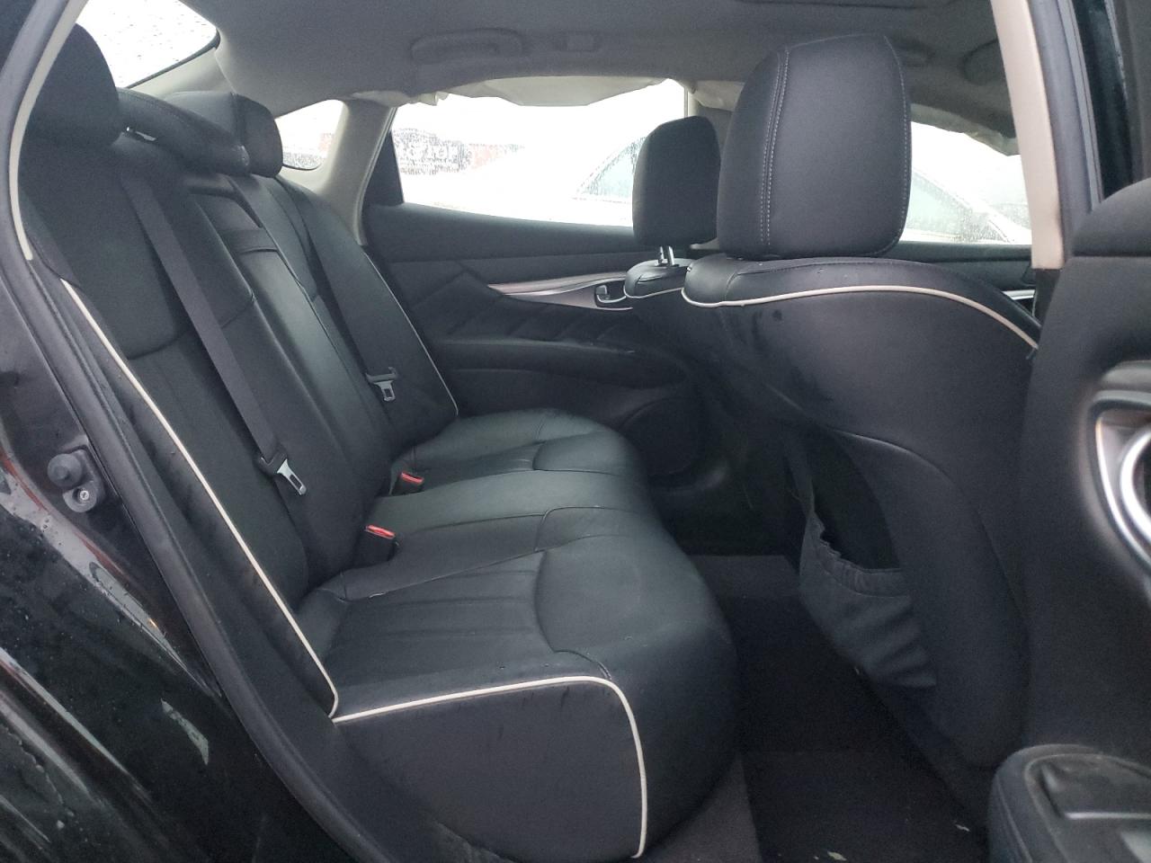 2017 Infiniti Q70 - Image 10