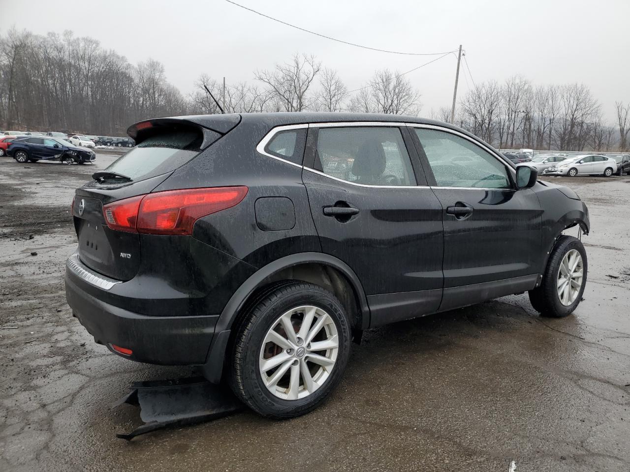 2017 Nissan Rogue - Image 3