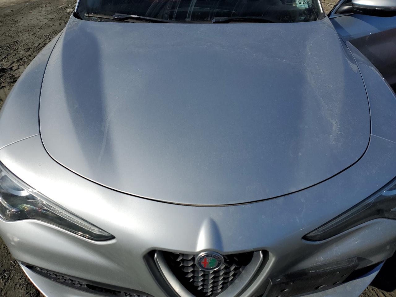 2020 Alfa Romeo Stelvio - Image 12