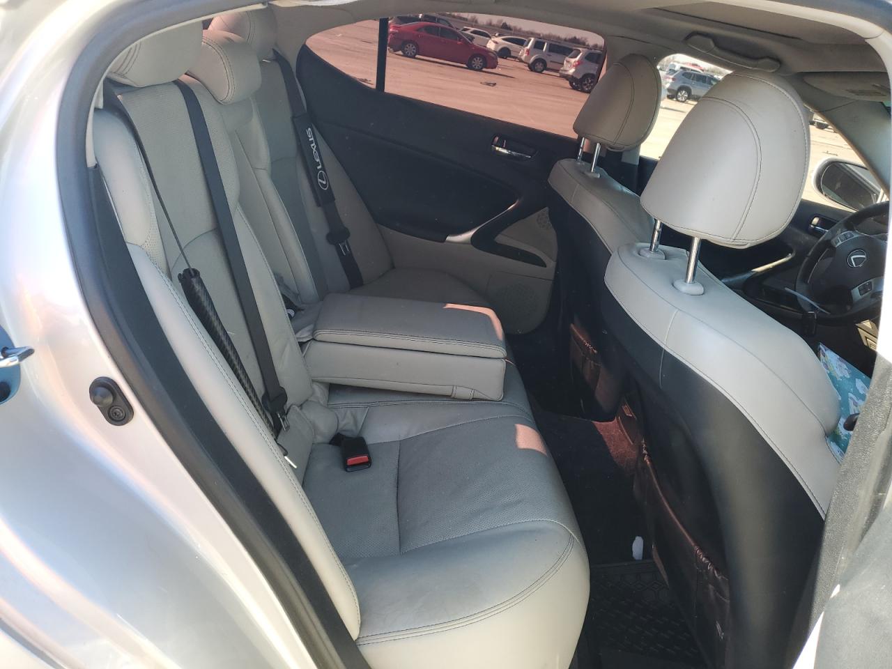 2011 Lexus IS - Image 10