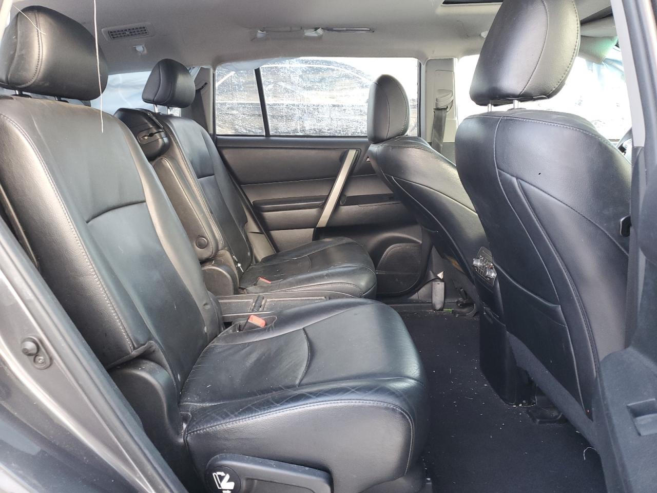 2011 Toyota Highlander - Image 11