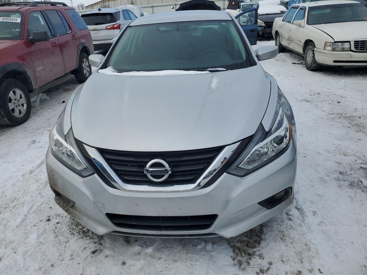 2018 Nissan Altima - Image 5
