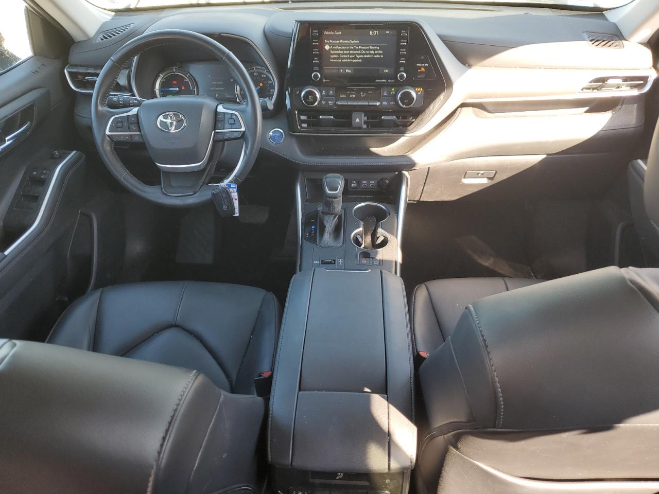 2022 Toyota Highlander - Image 8