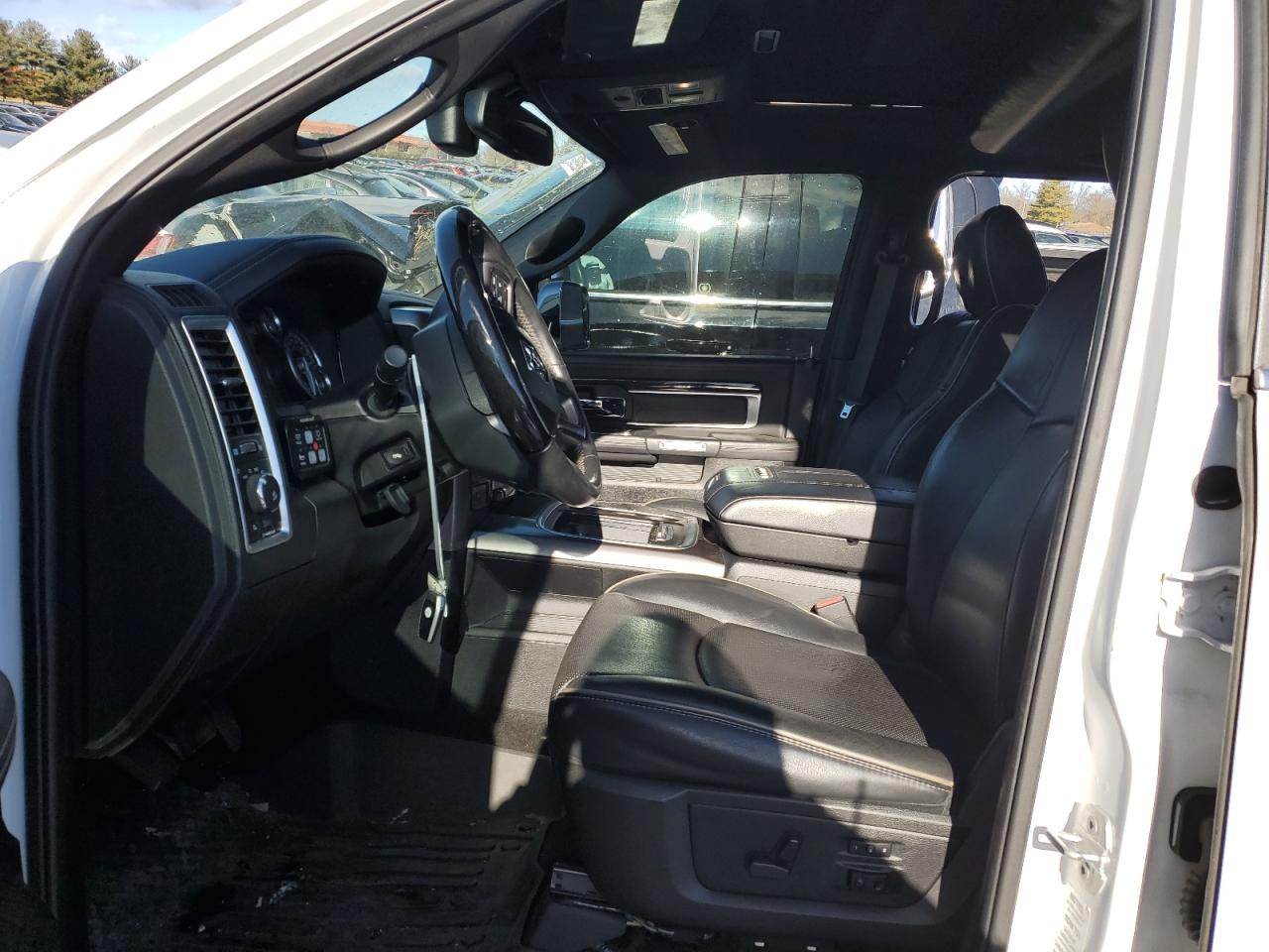 2016 RAM 1500 - Image 7