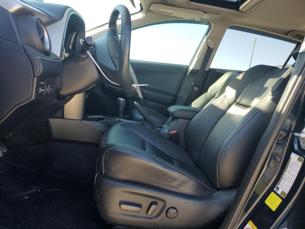 2017 Toyota RAV 4 - Image 7