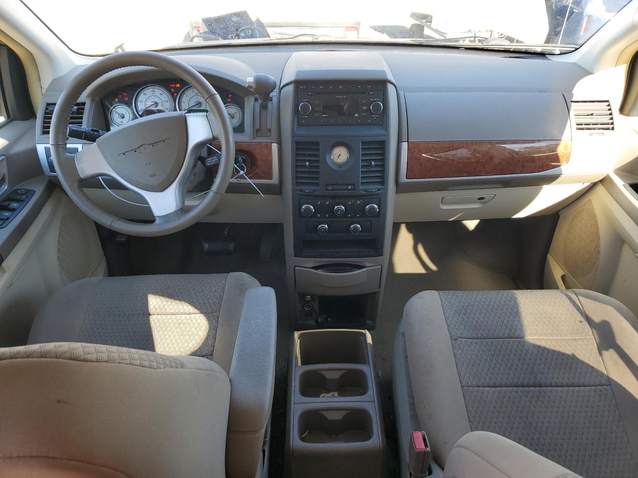 2008 Chrysler Town & Country - Image 8