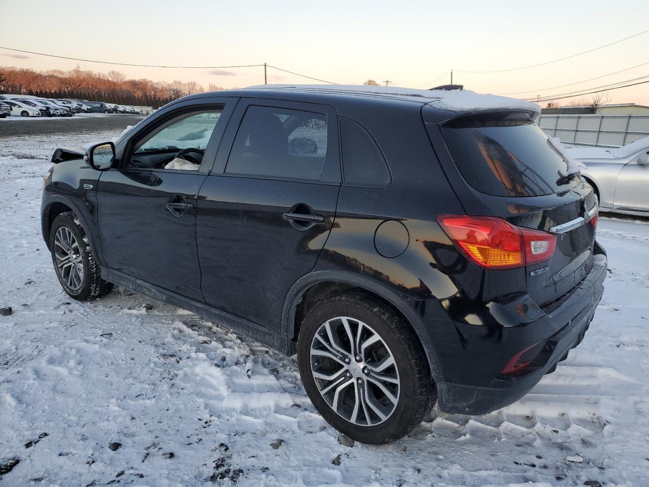 2019 Mitsubishi Outlander - Image 2