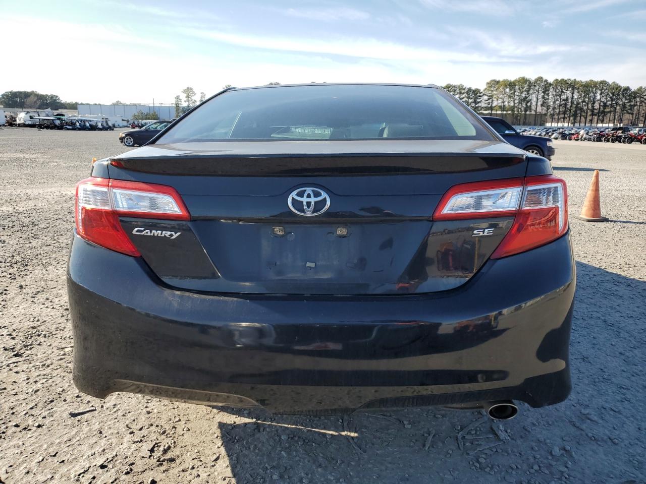 2014 Toyota Camry - Image 6