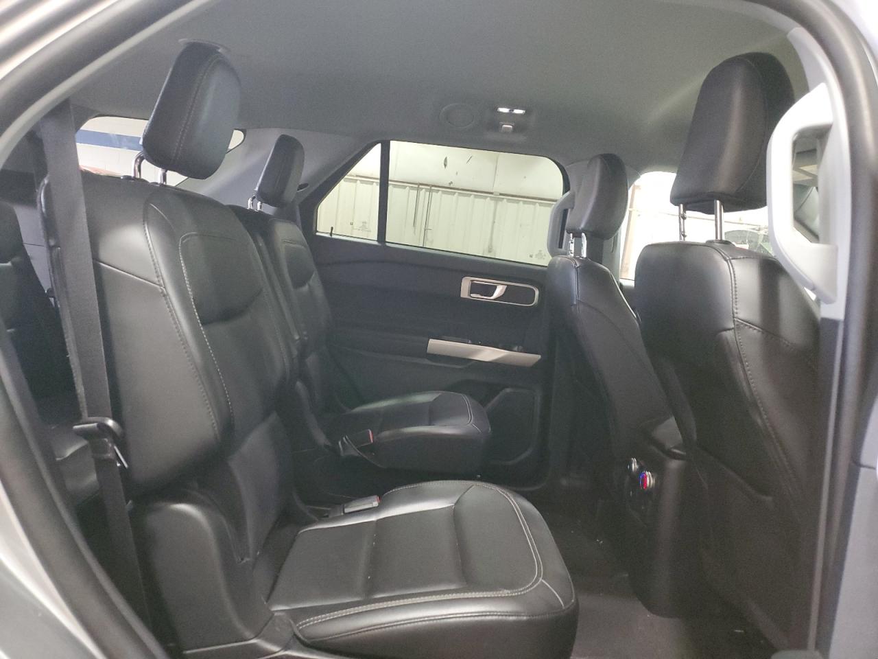 2022 Ford Explorer - Image 11