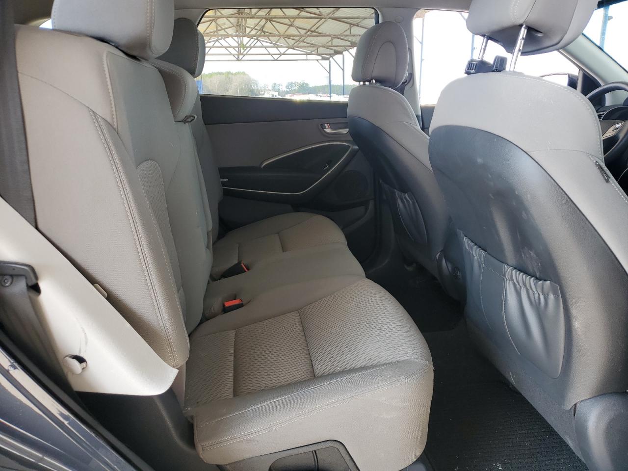 2019 Hyundai Santa Fe - Image 11