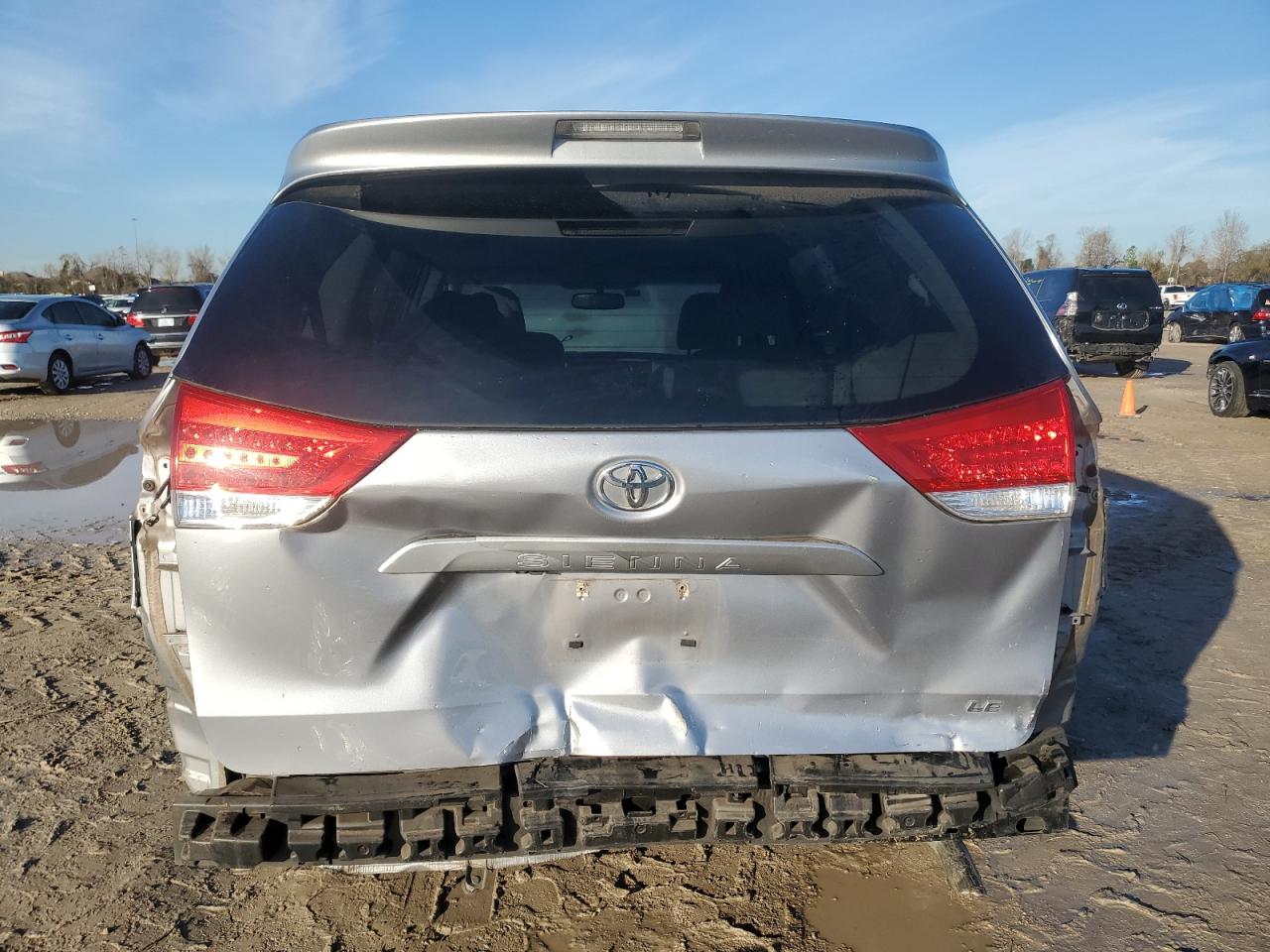2011 Toyota Sienna - Image 6