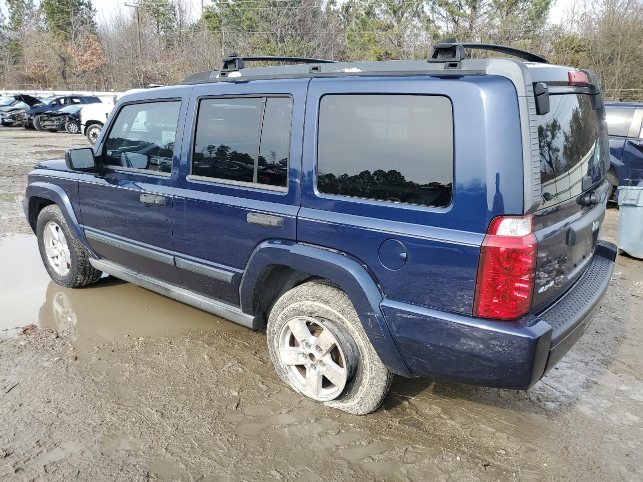 2006 Jeep Commander - Image 2