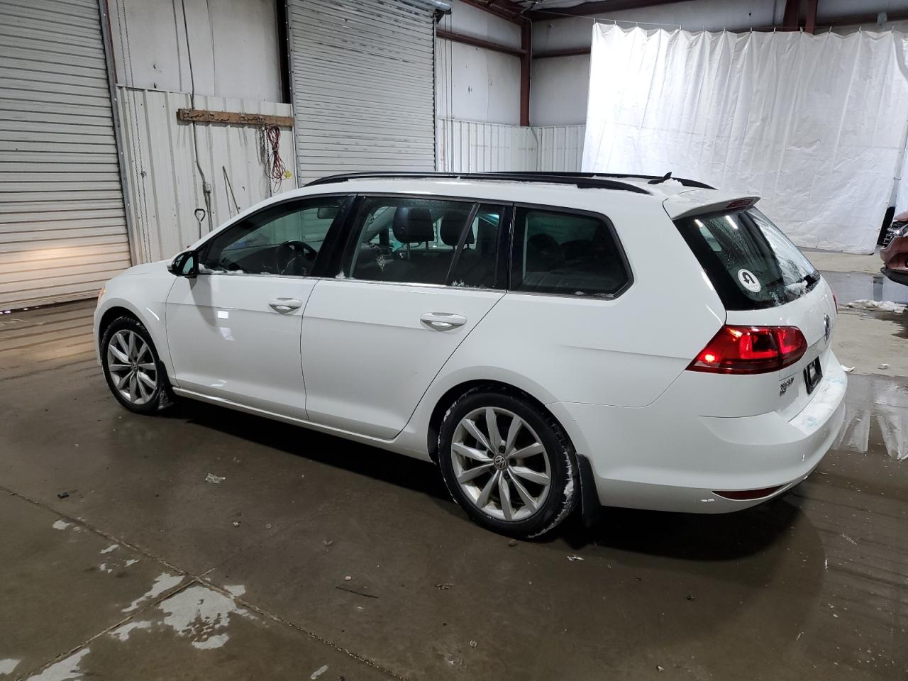 2017 Volkswagen Golf - Image 2