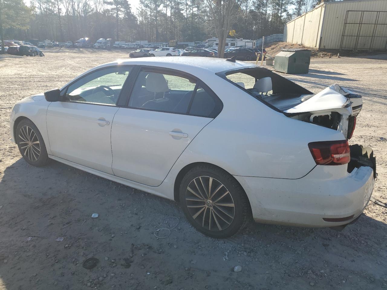 2016 Volkswagen Jetta - Image 2