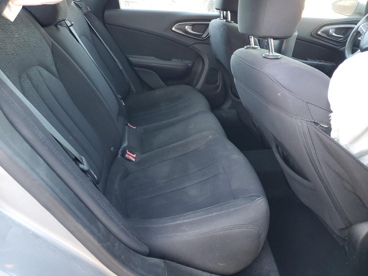 2015 Chrysler 200 - Image 10