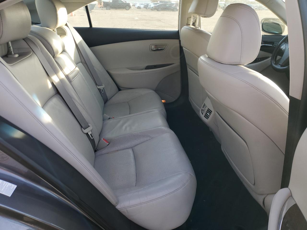 2012 Lexus ES - Image 10
