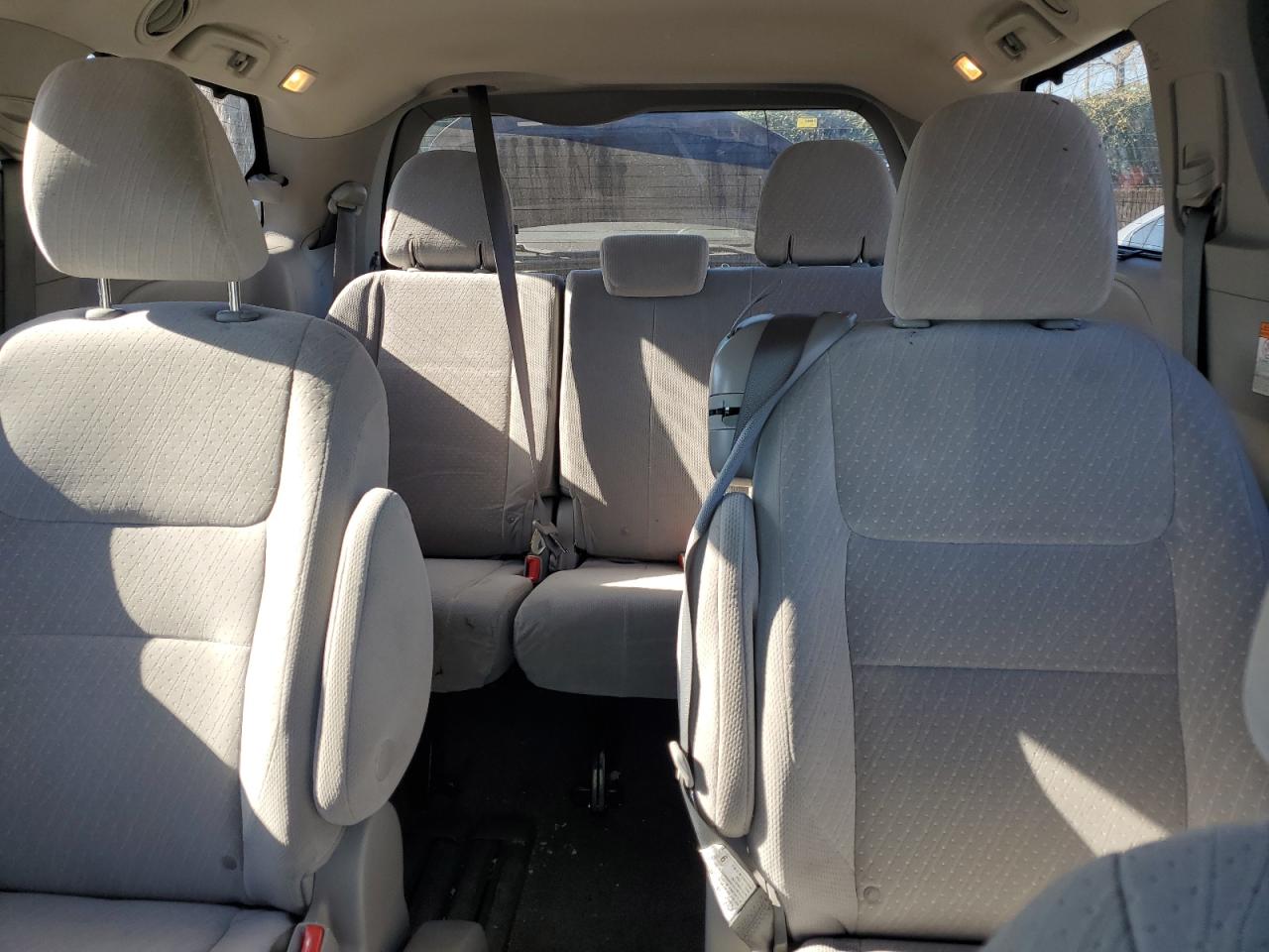 2018 Toyota Sienna - Image 10