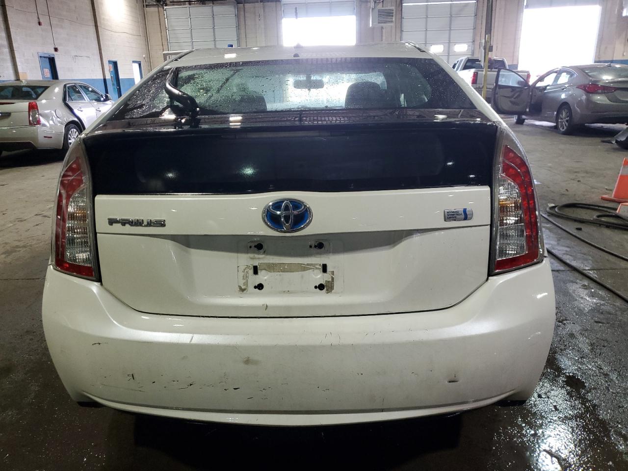 2014 Toyota Prius - Image 6