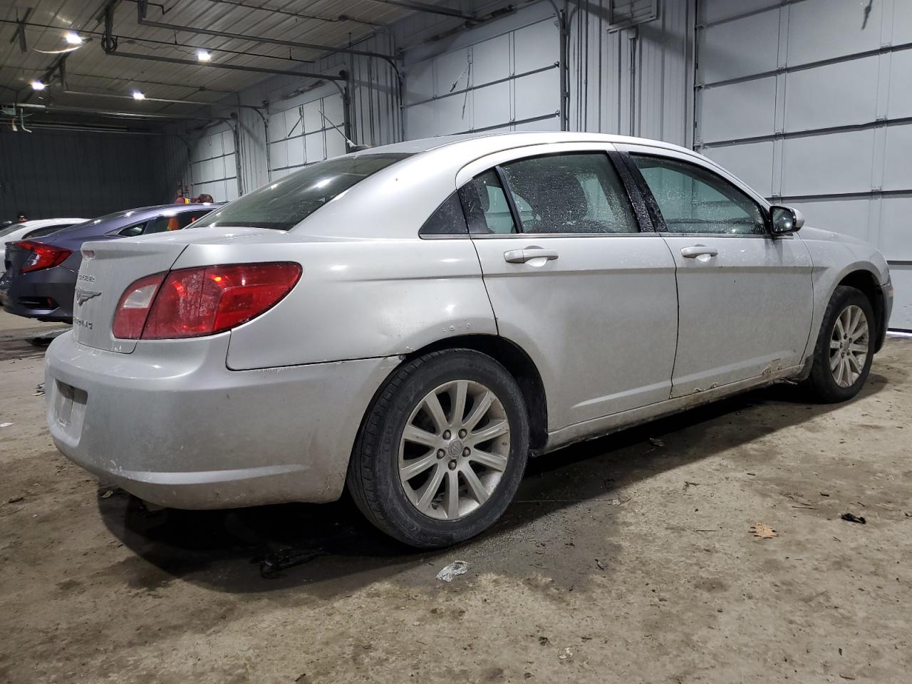 2010 Chrysler Sebring - Image 3