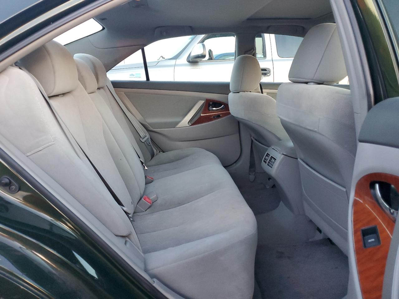 2011 Toyota Camry - Image 10