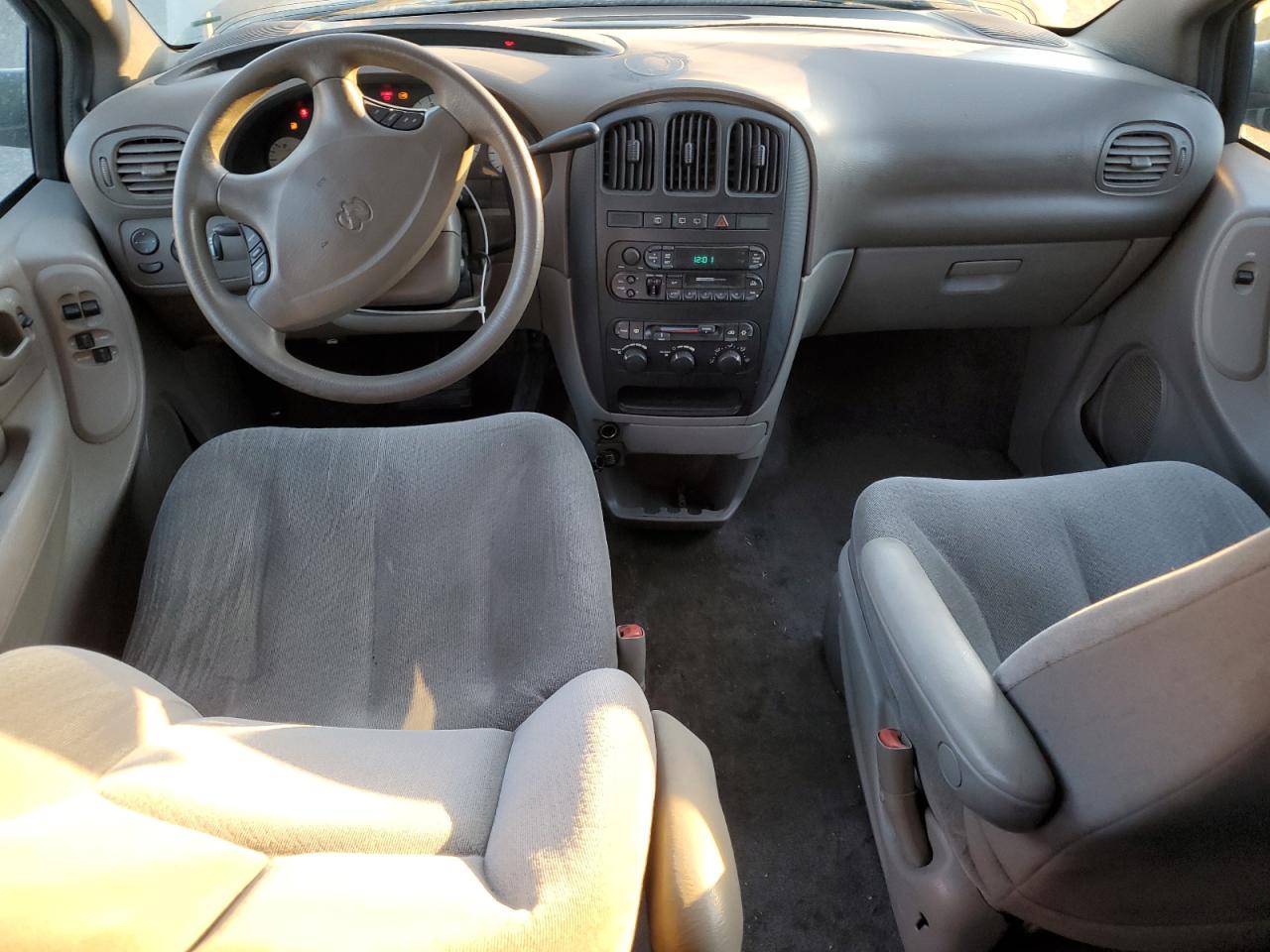 2002 Dodge Grand Caravan Sport VIN: 2B4GP44392R705388 Lot: 88171495