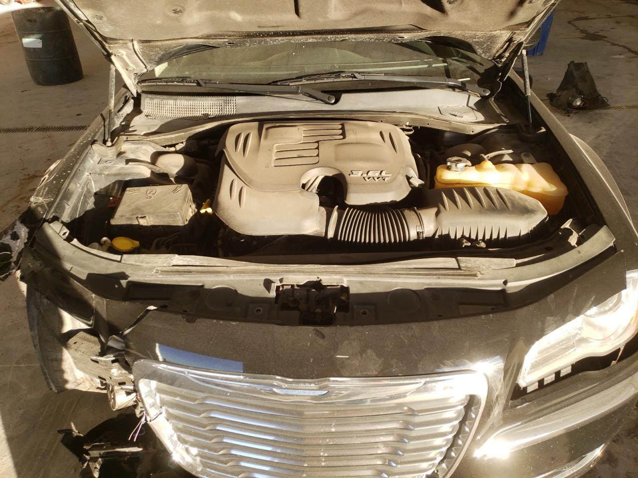 2013 Chrysler 300 - Image 11