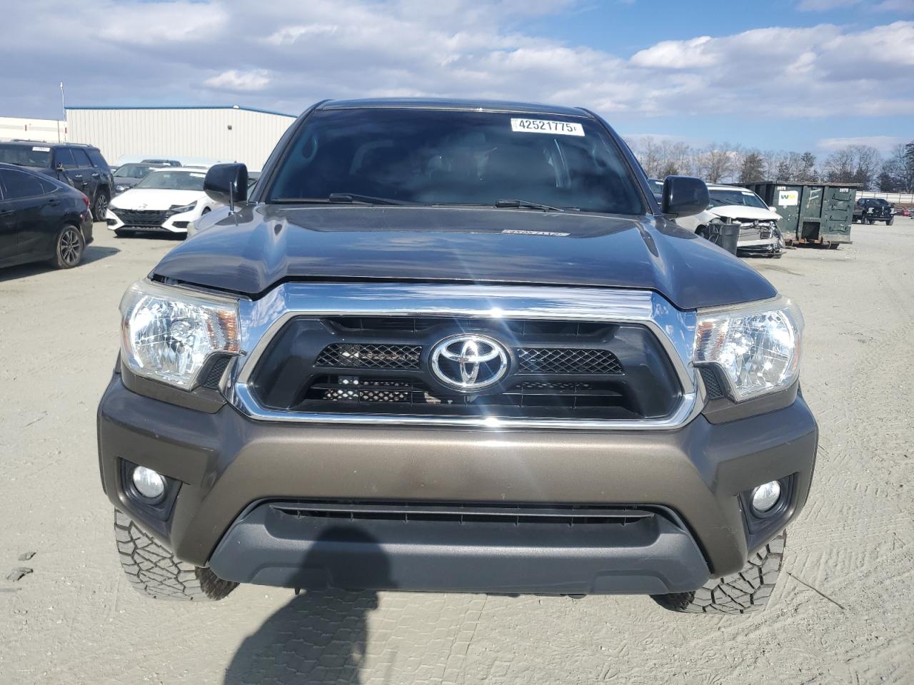 2015 Toyota Tacoma - Image 5