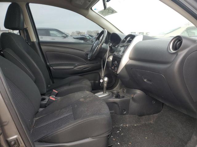  NISSAN VERSA 2017 Szary