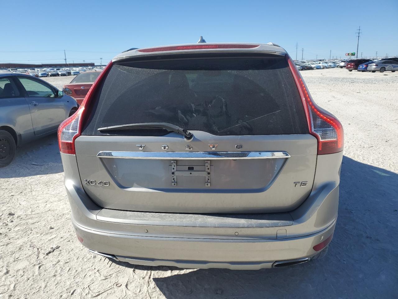 2016 Volvo XC60 - Image 6