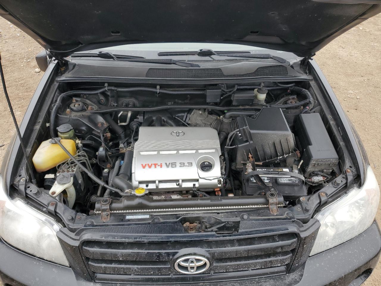 2004 Toyota Highlander - Image 12
