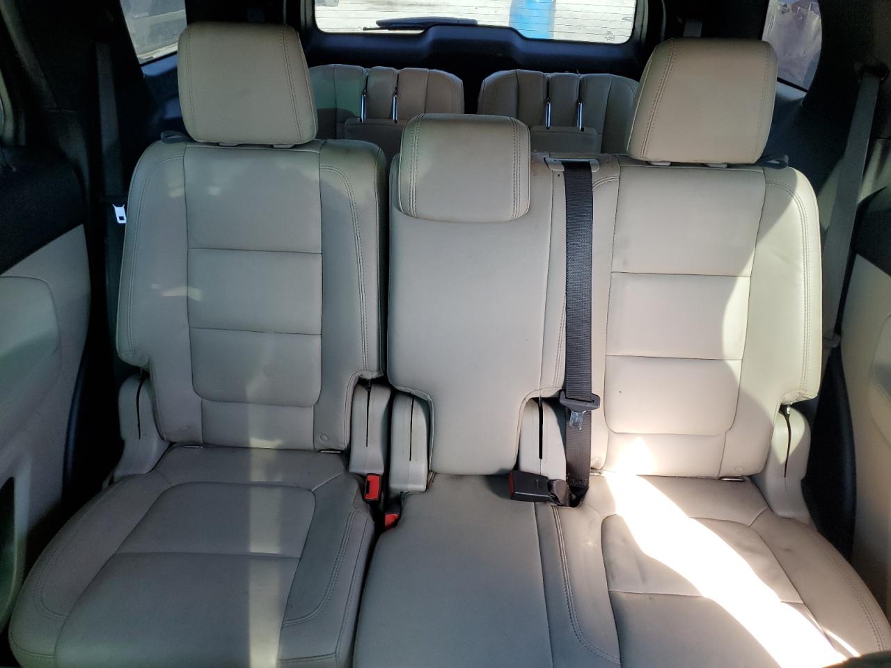 2015 Ford Explorer - Image 10