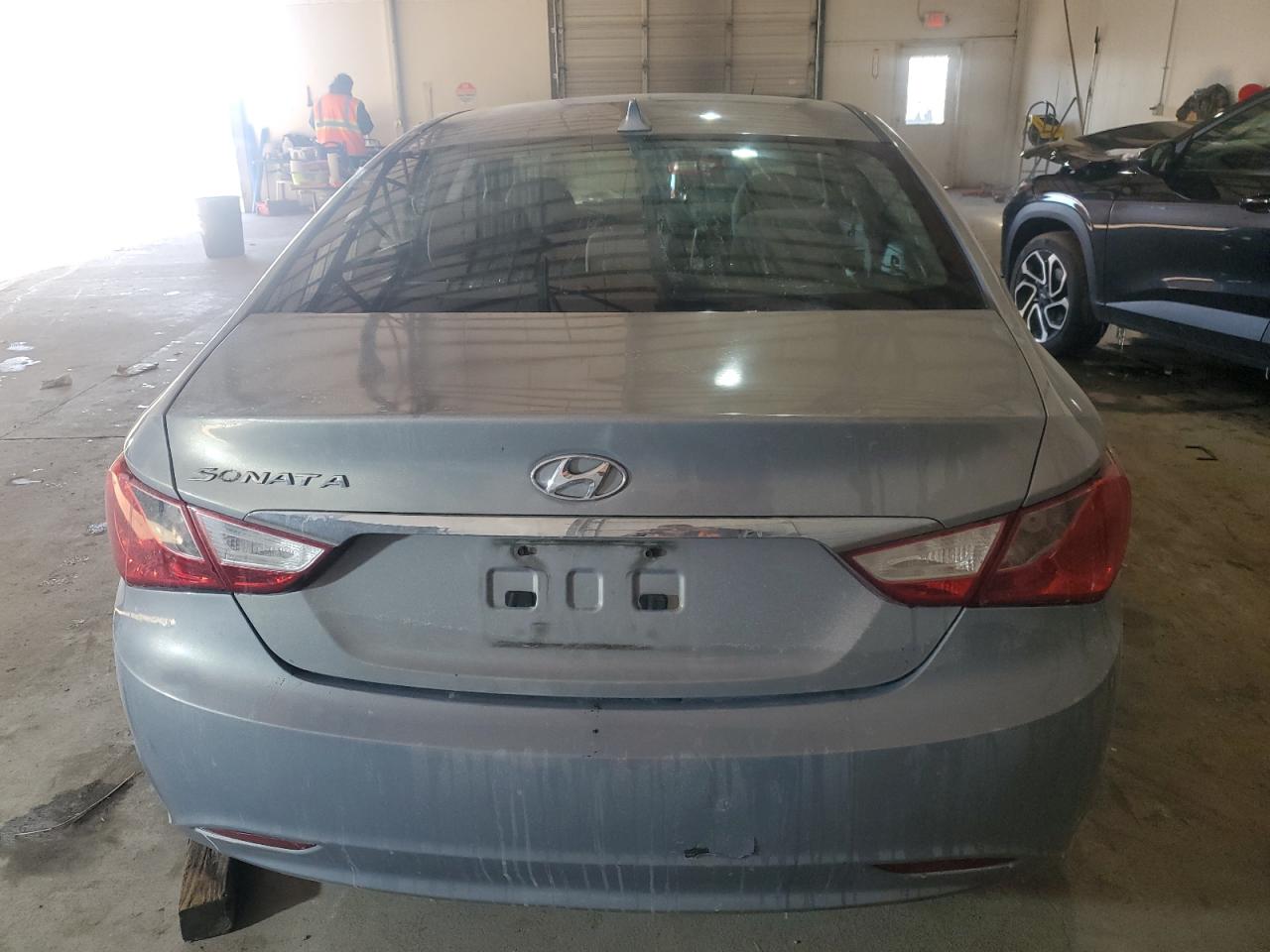 2011 Hyundai Sonata - Image 6