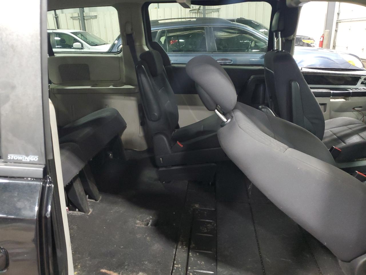 2010 Dodge Caravan - Image 11